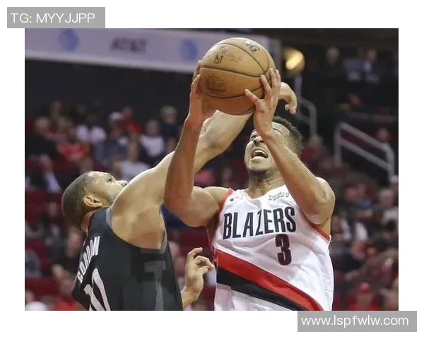 萨莫拉与米竞技激战正酣双方争夺胜利的关键时刻解析